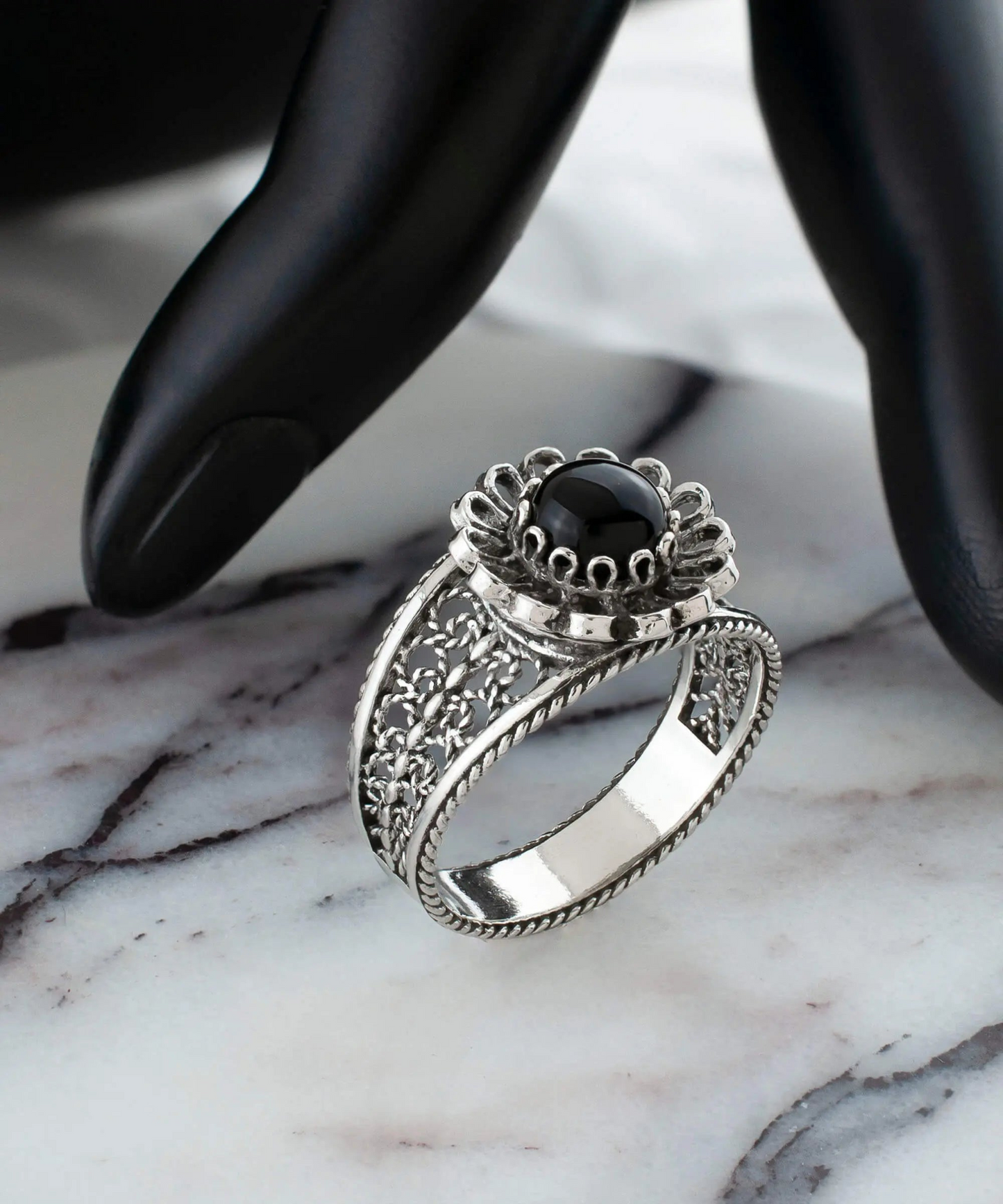 Daisy Figured Black Onyx Gemstone Filigree Art Women Silver Cocktail Ring