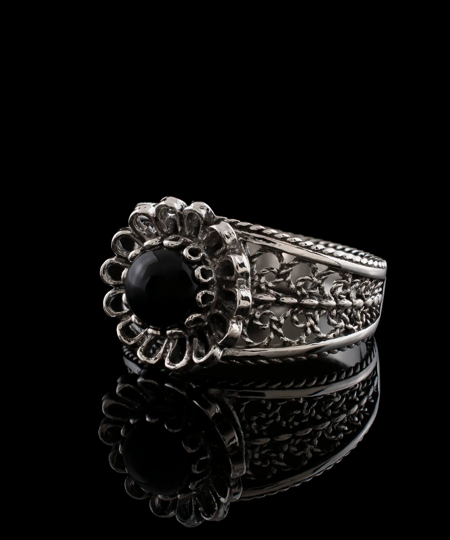 Daisy Figured Black Onyx Gemstone Filigree Art Women Silver Cocktail Ring